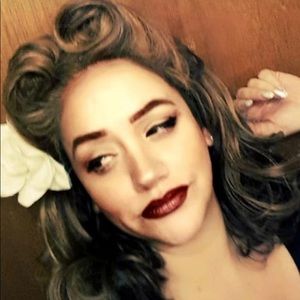 Meet your Posher, Delia